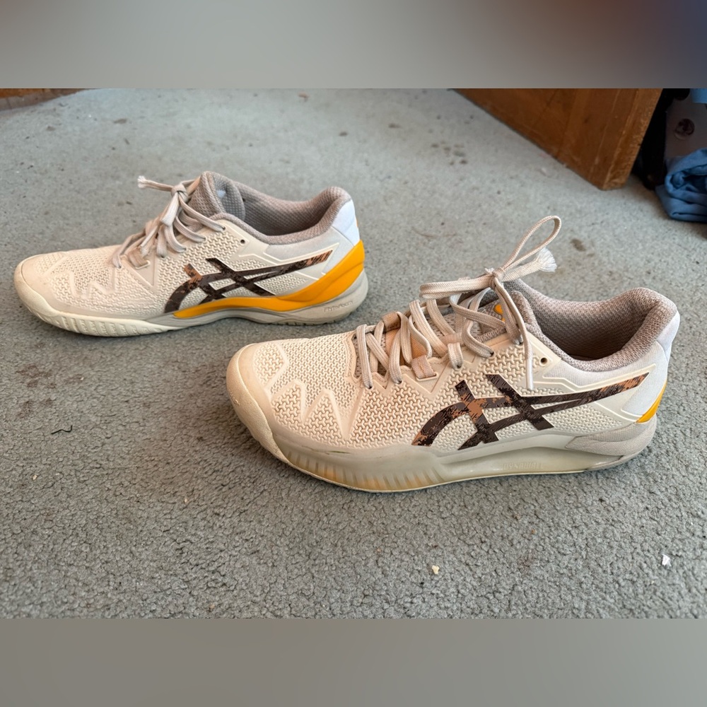 ASICS size 9 Tennis Shoes